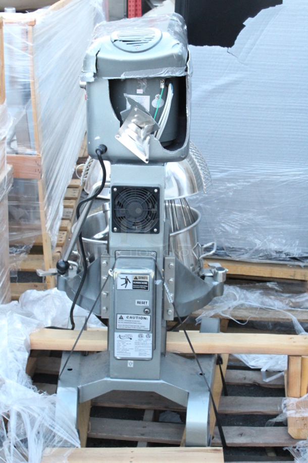 BRAND NEW SCRATCH & DENT! Avantco MX40H 40 Qt. Planetary Floor Mixer with Guard & Standard Accessories - 240V, 2 hp. S/N: 46 021723-177MX40H See photos - Image 5 of 7