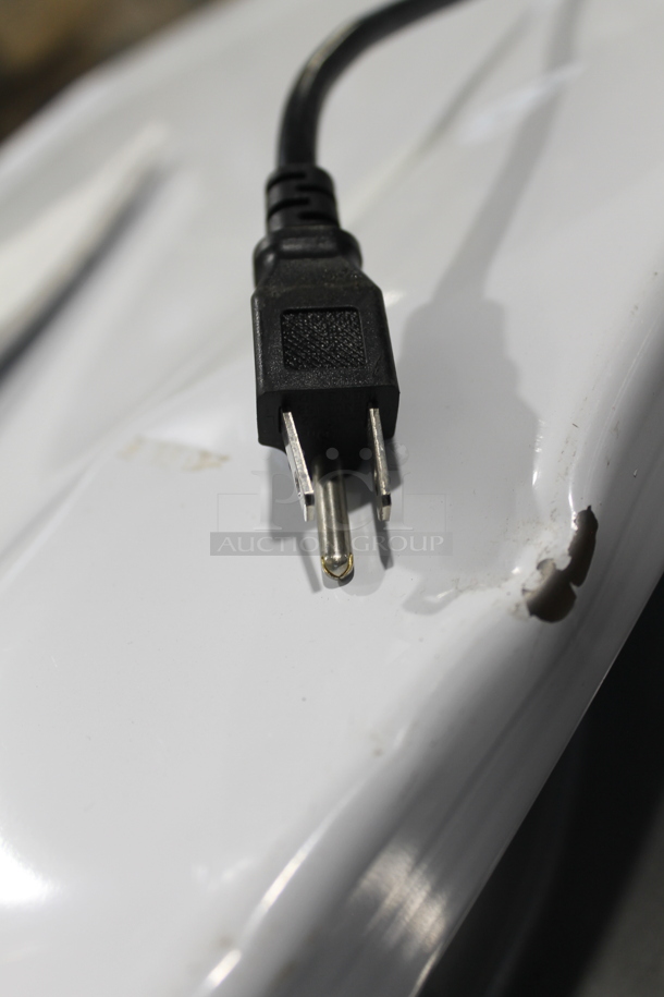 BRAND NEW SCRATCH AND DENT! KoolMore SCDC-3P-SSL Stainless Steel Commercial Countertop Refrigerated Rail w/ 3 Drop In Bins. 115 Volts, 1 Phase. Tested and Powers On But Does Not Get Cold - Image 11 of 11