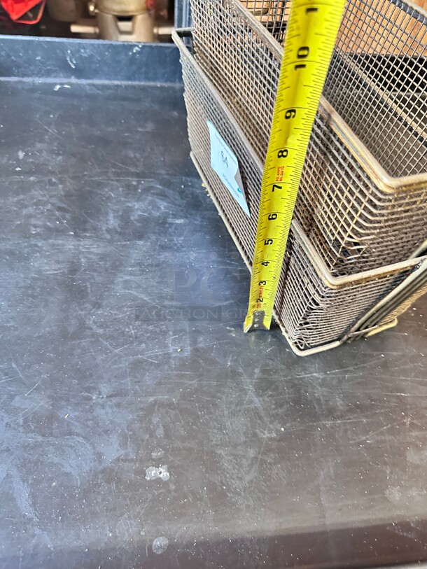 Pitco P6072184 Fryer Basket w/ Coated Handle & Front Hook, 13 x 7 x 6 NSF - Image 4 of 4