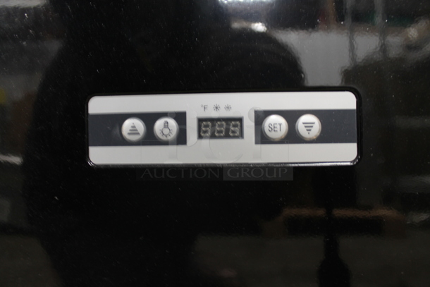 BRAND NEW SCRATCH AND DENT! Avantco 193GD4C15HCB Metal Commercial Single Door Reach In Cooler Merchandiser. 110-120 Volts, 1 Phase. Tested and Powers On But Does Not Get Cold  - Image 3 of 6