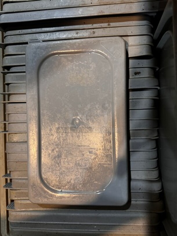 ALL ONE MONEY Lot of Rubbermaid Lids  - Image 1 of 3