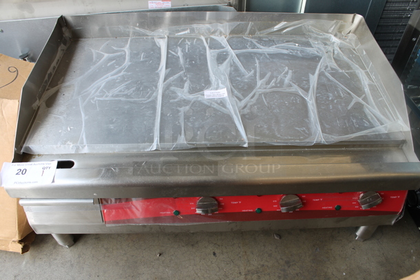 BRAND NEW SCRATCH AND DENT! Avantco 177EG30N Stainless Steel Commercial Countertop Electric Powered Flat Top Griddle w/ Thermostatic Controls. 208/240 Volts, 1 Phase. - Image 1 of 3