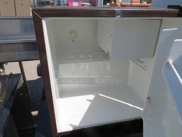 One WORKING Absocold 1 Door Refrigerator. Model# AR021MG1-SR, 115 Volt. 18.5X20X8.5 - Image 2 of 2