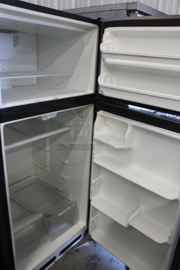 2014 Electrolux LFHT1817LFA Stainless Steel Commercial Cooler Freezer Combo Unit. 115 Volts, 1 Phase. Tested and Powers On But Does Not Get Cold
 - Image 4 of 5