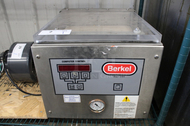 Berkel Model 250 Stainless Steel Commercial Countertop Vacuum Sealer. 115 Volts, 1 Phase. 17x21x15. Tested and Working!