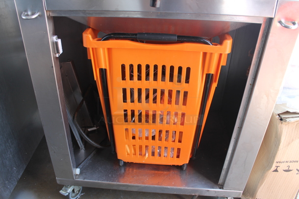 2017 Zumex Speed Pro Tank Podium Stainless Steel Commercial Floor Style Citrus Juicer on Commercial Casters. Comes w/ Extra Pieces: See Pictures For Details! 115 Volts, 1 Phase. Powers On But Parts Do Not Move - Image 9 of 11