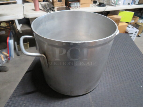 One 12 Quart Aluminum Stock Pot. - Image 1 of 1