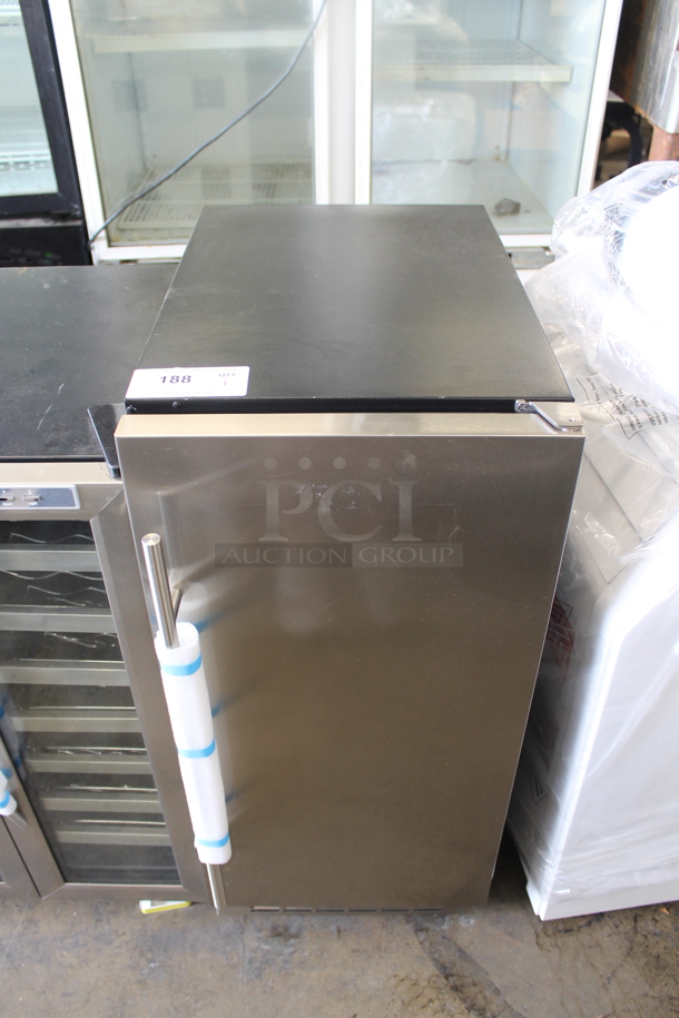 BRAND NEW SCRATCH AND DENT! Danby DIM32D1BSSPR 32lb 15" Stainless Steel Built-In Ice Maker. 115 Volts, 1 Phase. Tested and Working! - Image 1 of 7