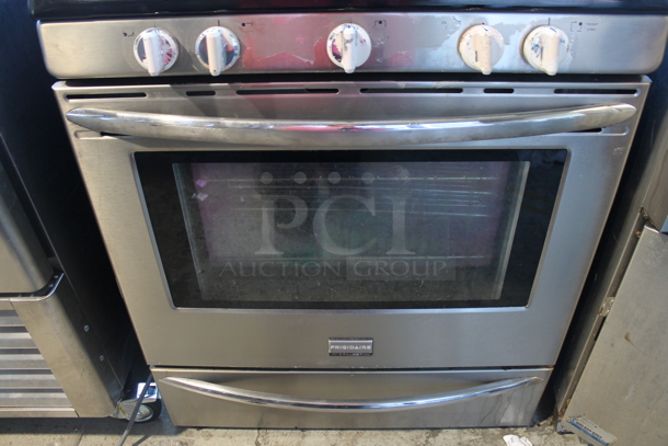Electrolux Metal Natural Gas Powered 4 Burner Range w/ Oven.  - Image 4 of 7