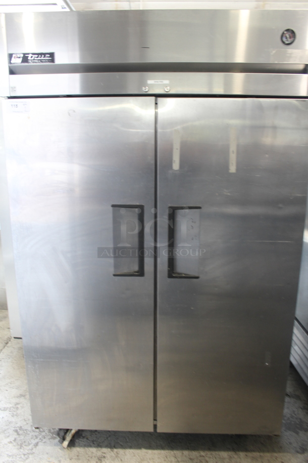 2015 True TG2R-2S Stainless Steel Commercial 2 Door Reach In Cooler w/ Poly Coated Racks on Commercial Casters. Tested and Powers On But Does Not Get Cold - Image 3 of 7