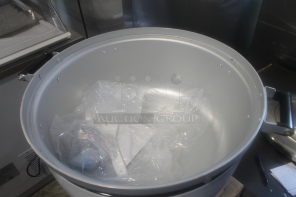 BRAND NEW! Emperor's Select 478EGRC140NG Metal Commercial Countertop Natural Gas Powered Rice Cooker. 28,000 BTU. - Image 5 of 7