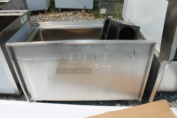 BRAND NEW SCRATCH AND DENT! Regency 600IB2130 Commercial Stainless Steel Underbar Ice Bin.  - Image 7 of 7