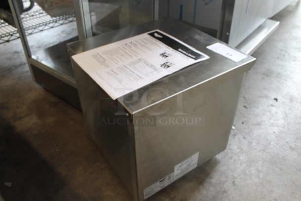 BRAND NEW SCRATCH AND DENT! Vollrath JT1H Stainless Steel Commercial Countertop Conveyor Toaster with 2 1/2" Opening. 120 Volts, 1 Phase. Tested and Working! - Image 6 of 6