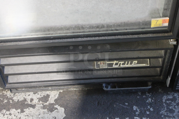 True GDM-12 Metal Commercial Single Door Reach In Cooler Merchandiser w/ Poly Coated Racks. 115 Volts, 1 Phase. Tested and Working! - Image 4 of 4