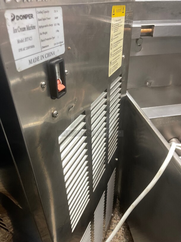 New! Donper BY7425 Floor Model Commercial Batch Freezer / Gelato Machine 25L/H Cooling Capacity 2600 Watts 220 Volt 1 Phase NSF Great for Making Ice Cream  - Image 7 of 9