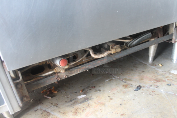 Stainless Steel Commercial Natural Gas Powered 4 Burner Range w/ Oven, 2 Tier Over Shelf and Back Splash. - Image 6 of 6