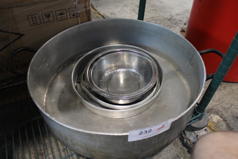 ALL ONE MONEY! Lot of Metal Stock Pot, Round Baking Pan and Bowls