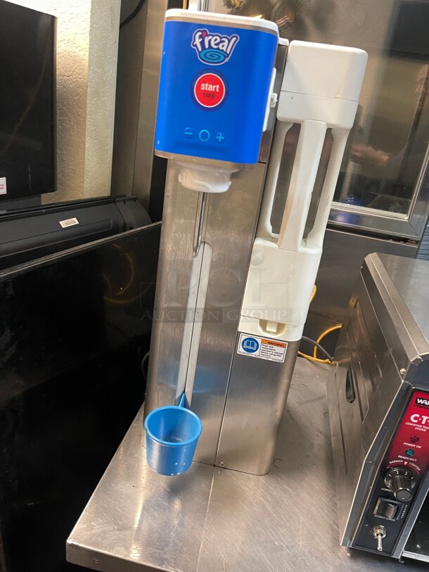 FREAL Food Frozen Beverage Blender  FRLB7 Commercial Frozen Drink Slushie Milkshake Blender Machine 120 Volt NSF  - Image 2 of 7