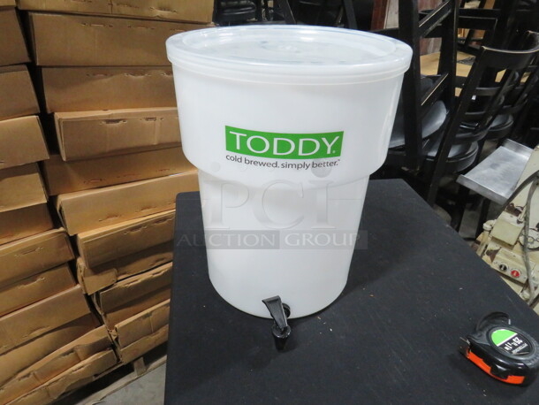 One NEW Carlisle 5 Gallon Drink Dispenser With Lid And Spigot.  - Image 1 of 3