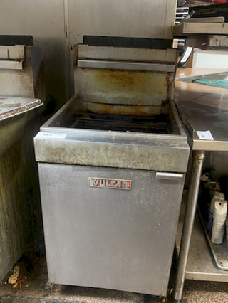  HOLY SMOKES!   Vulcan LG500-1 65-70 lb. Natural Gas Floor Fryer - 150,000 BTU., On Commercial Casters  21x29-1/2x47-5/8  Frying Area:19 1/2" x 14"