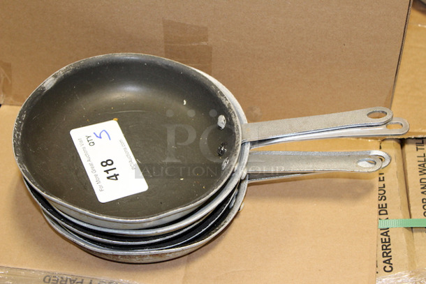 AWESOME VALUE! Browne 5813828 8" Non-Stick Aluminum Frying Pan w/ Solid Silicone Handle. 4x your Bid - Image 2 of 3