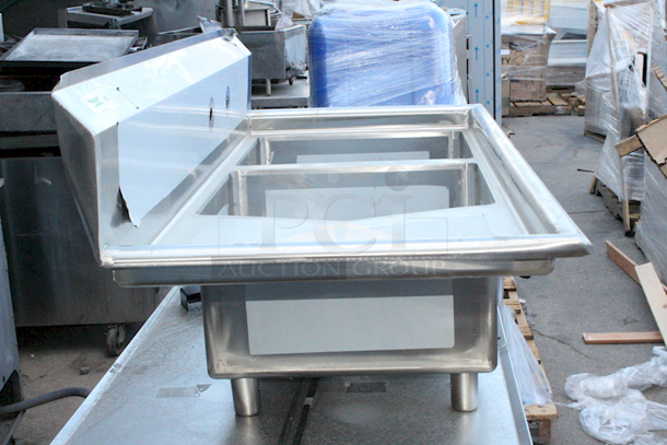 BRAND NEW SCRATCH & DENT! Regency 600S2162018L 54 1/2" 16 Gauge Stainless Steel Two Compartment Commercial Sink With 1 Drainboard - 16" x 20" x 12" Bowls - Image 5 of 7