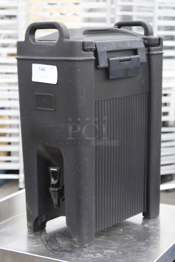 Carlisle XT500003 Cateraide™ XT 5 Gallon Black Insulated Beverage Dispenser - Image 2 of 6