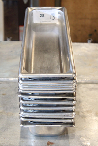 SWEET! Vollrath 30522 Super Pan V® 1/2 Size Long 2 1/2" Deep Anti-Jam Stainless Steel Steam Table / Hotel Pan - 22 Gauge.
21x6-1/2x2-1/2
13x Your Bid
