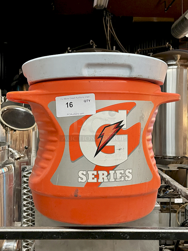 BEAUTIFUL! Gatorade Insulated Drink Dispenser. - Image 2 of 2
