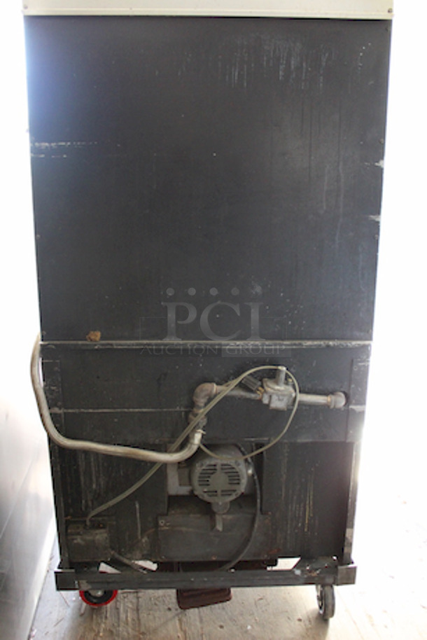 AWESOME! Montague Vectaire Convection Combination (2) Burner Griddle Top With (4) Burner Range and Convection Oven Base On Commercial Casters 35x36-1/2x60.  - Image 6 of 6