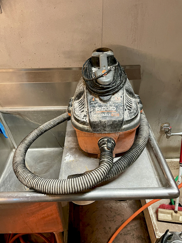 Rigid Portable 4 Gallon Portable Wet/Dry Vac.  - Image 1 of 3