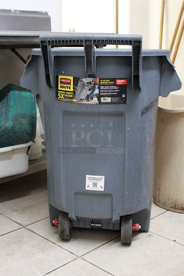 Rubbermaid Brute 44 Gallon Wheeled Garbage Can.  - Image 2 of 4