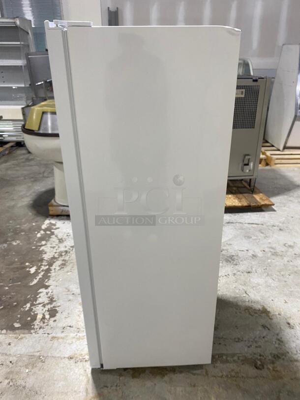 Insignia™ refrigerator with top Freezer - White
 - Image 3 of 5