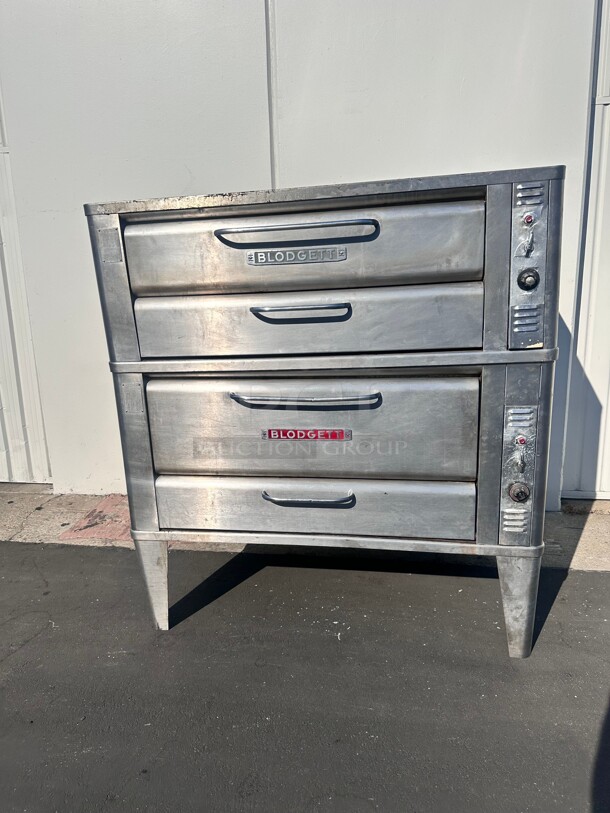 Used Blodgett 961 Natural Gas Stone Deck Oven with Draft Diverter - 74,000 BTU Working
60x38x64 - Image 3 of 10