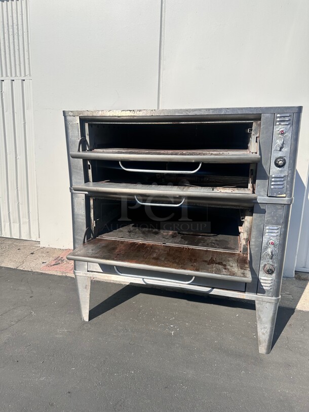 Used Blodgett 961 Natural Gas Stone Deck Oven with Draft Diverter - 74,000 BTU Working
60x38x64 - Image 6 of 10