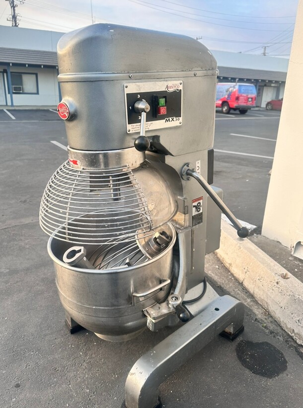 Late Model Avantco MX30H 30 Qt. Planetary Floor Mixer with Guard- 120V, 1 3/4 hp Working - Image 4 of 7