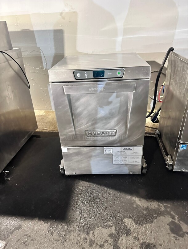 Working Hobart LXER High Temp Rack Undercounter Dishwasher - (30) Racks/hr, 208-240v/1ph - Image 2 of 7