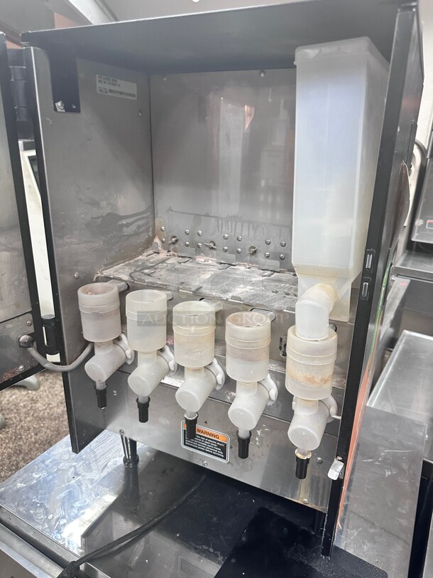 Bunn FMD-5 Fresh Mix Hot Powdered Drink Machine, 3 Hoppers, Cafe Display, 120v Working - Image 5 of 7