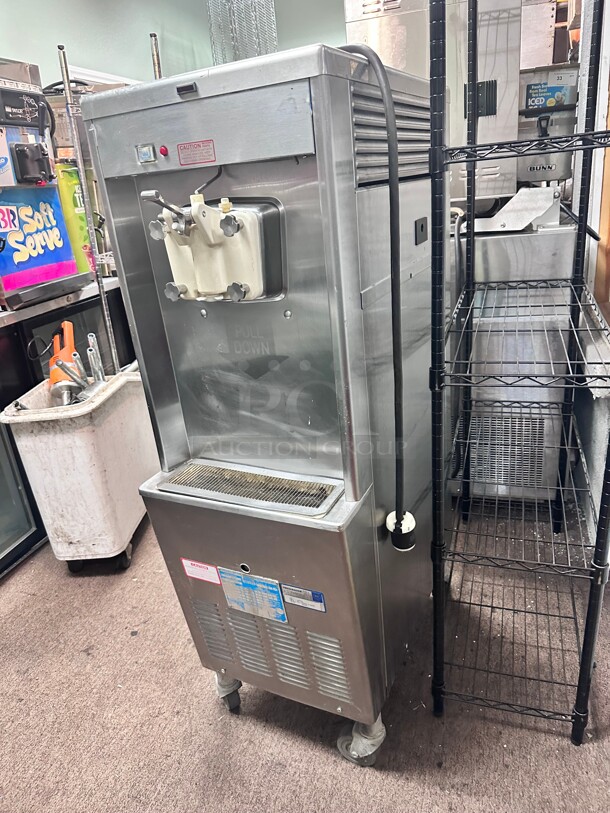 Taylor Softech Freezemaster Ice Cream Machine 321-27 220 Volt 1 Phase missing parts  - Image 3 of 9
