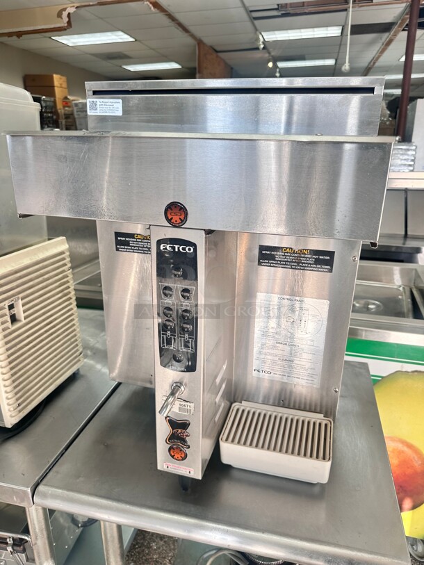 Fetco CBS-2032e Twin Automatic Coffee Brewer 208/240V, 4600-6100 W Tested and Working! - Image 2 of 6