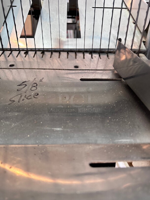 Certified Working Oliver 797-N Gravity-Feed Bread Commercial Toast Slicer w/ Last-Loaf Pusher, Gravity-Feed, 115v - Image 3 of 8