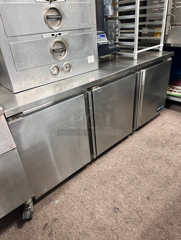 Late Model Asber AUTR-72 72 inch W Three-Section Solid Door Undercounter Refrigerator Working  - Image 8 of 8
