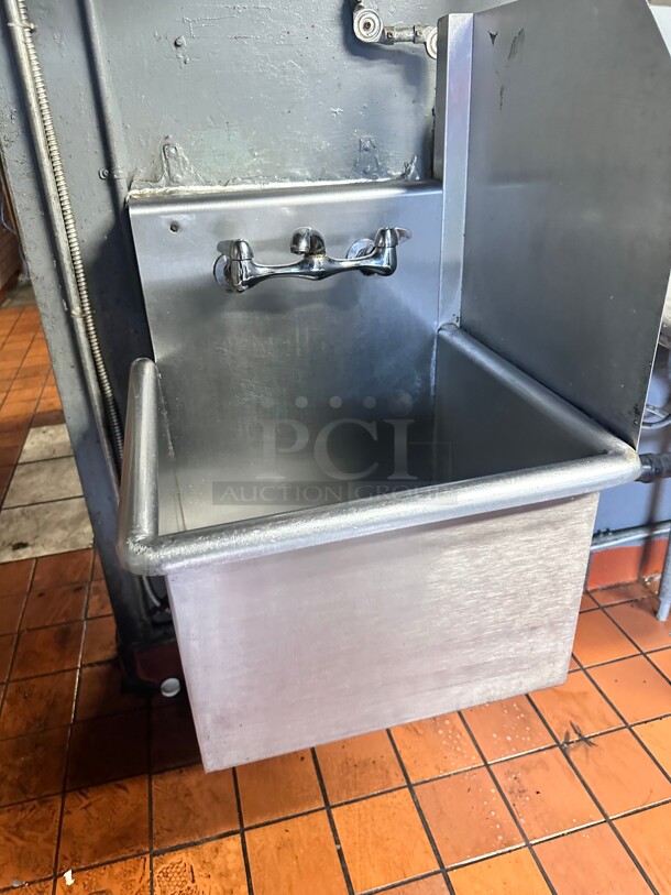Advance Tabco 4-1-24 24 inch 1 Compartment Sink w/ 24L x 21W Bowl, 14  Deep NSF Buyer Must Remove - Image 1 of 4