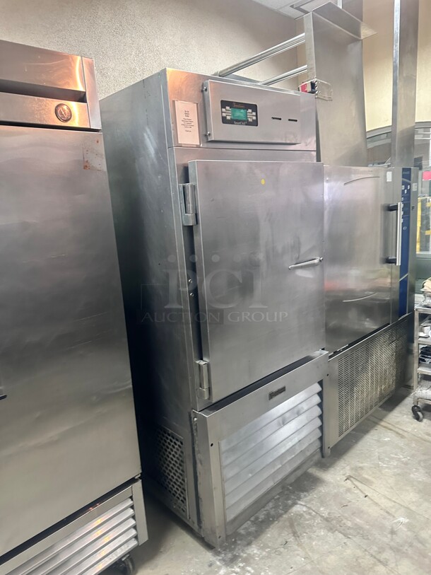 Traulsen RBC100 Self-Contained Reach-In 100 lb Blast Chiller 220 Volt 1 Phase Not Sure Of Functionality - Image 3 of 10