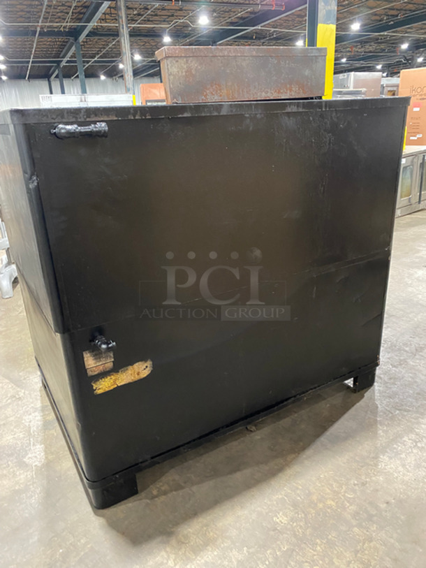 FANTASTIC! Blodgett Commercial Natural Gas Powered Double Deck Pizza Oven! All Stainless Steel! On Legs! 2x Your Bid Makes One Unit! Model: 1048-C-L-B SN: 039007281101 - Image 3 of 11