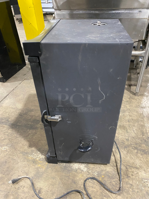 Master Built Commercial Electric Powered Smoker! With Metal Racks! Model: 20078715 120V 60HZ 1 Phase - Image 3 of 8