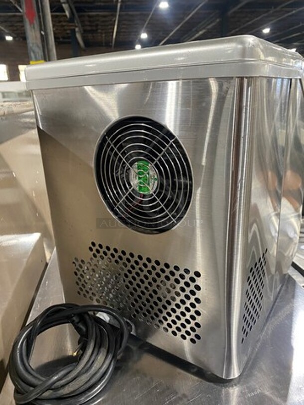 Frigidaire Countertop Ice Maker Machine! Model: EFIC452SSCU 115V 60HZ 1 Phase - Image 4 of 4