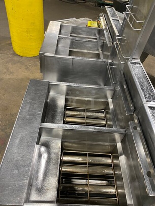 FAB! Pitco Frialator Commercial Natural Gas Powered 4 Bay Deep Fat Fryer! With Middle Fryer Basket Rack! With Oil Filter System! All Stainless Steel! On Casters! Model: SGH50 SN: G10HC034159! Working When Removed! - Image 5 of 10