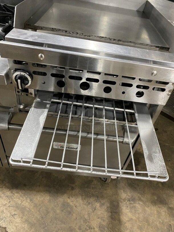 WOW! Garland Stainless Steel Commercial Natural Gas Powered! 6 Burner Range With Right Side Flat Top Griddle, 2 Ovens, Back Splash! On Casters! Working When Removed! MODEL GFE606R24RR SM:GFE606R24RR0009 - Image 7 of 9
