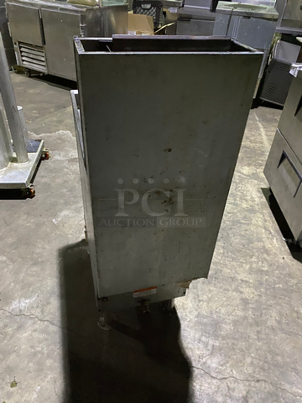Pitco Natural Gas Powered Deep Fat Fryer! All Stainless Steel! On Legs! Model: 35C SN: G15JE067869 - Image 3 of 8